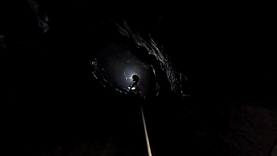 【新游记】探索地下溶洞，向原始的黑暗进发，第一次挑战单绳垂直39米 ... ... ... ... ...