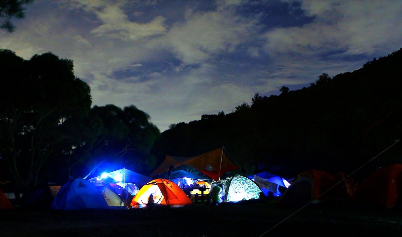 夜晚的营地.jpg
