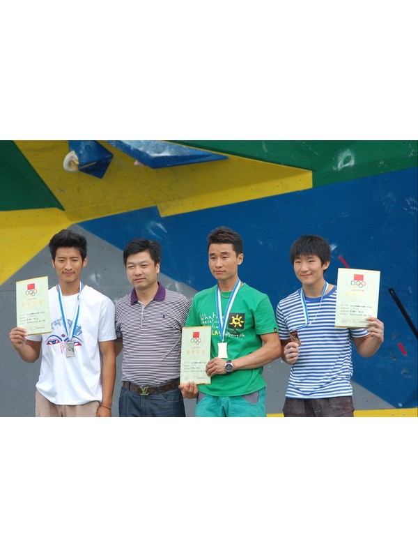 KAILAS王清华勇夺2012全国攀岩分站赛首站宁海攀石冠军