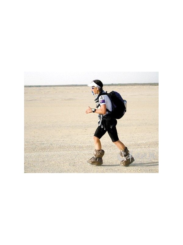 澳大利亚女子不间断跑步379公里穿越沙漠