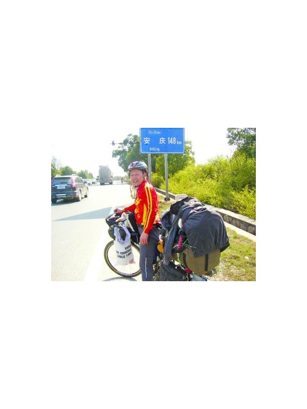 63岁老人骑行4000多公里到拉萨