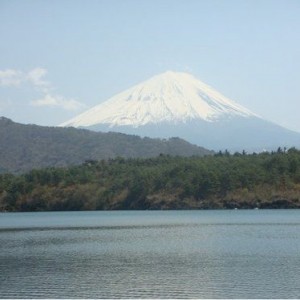日本山梨县呼吁登山者勿连夜攀登富士山