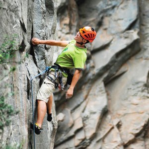 攀岩爱好者谈努力向上 称磕线就要磕到底