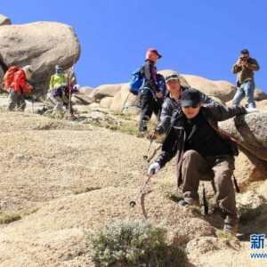 西藏登山大会首批山友抵达拉萨