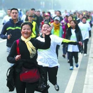 重庆600市民徒步10余公里丈量主城