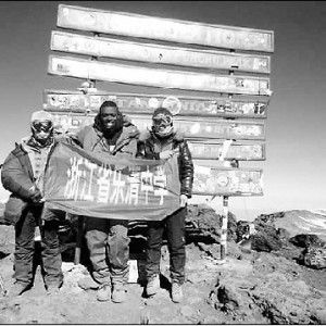 15岁女生登上非洲最高峰 梦想徒步两极点