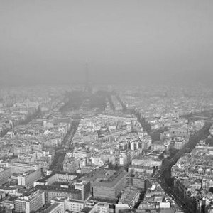巴黎因持续雾霾实行机动车单双号限行