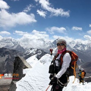 中国女子成”致命雪崩“来珠峰南线登顶第一人